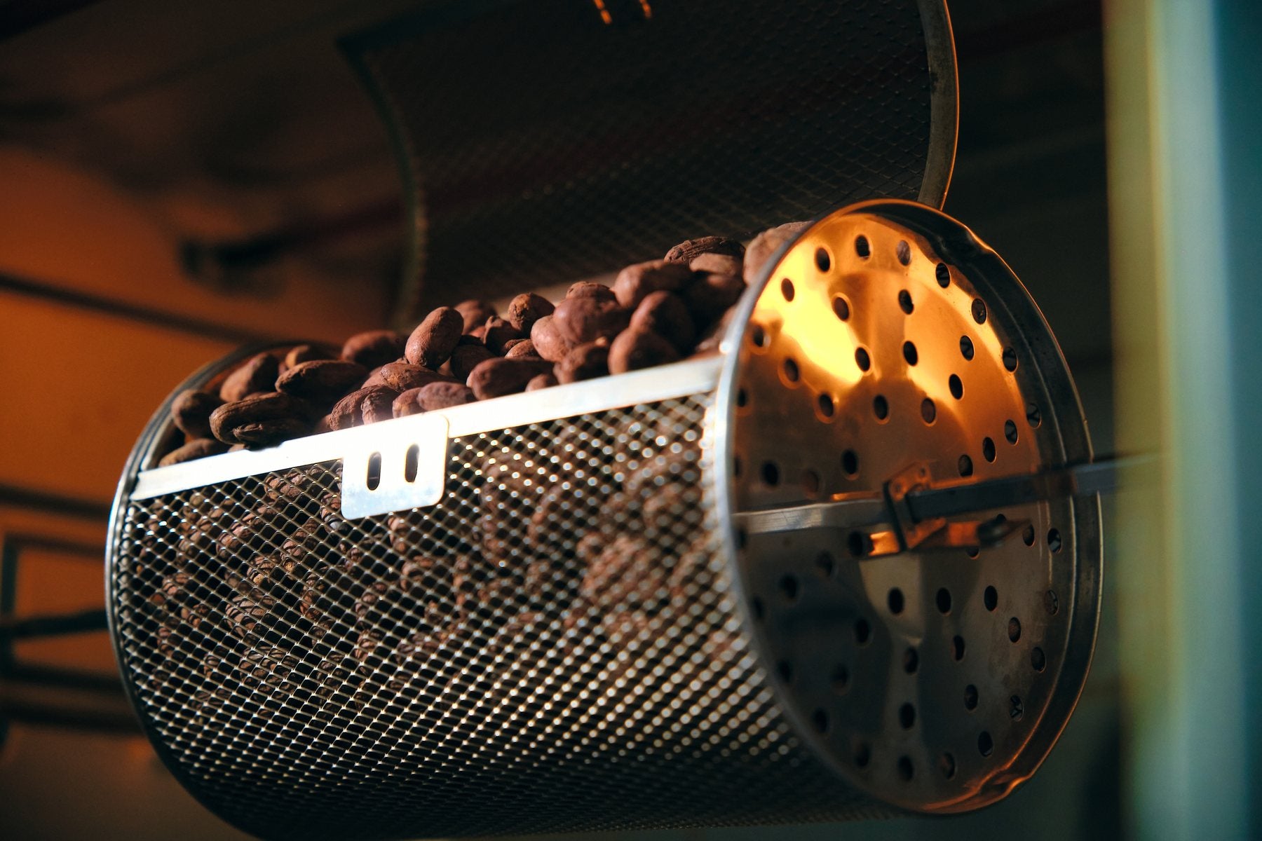 Small-batch cocoa roasting